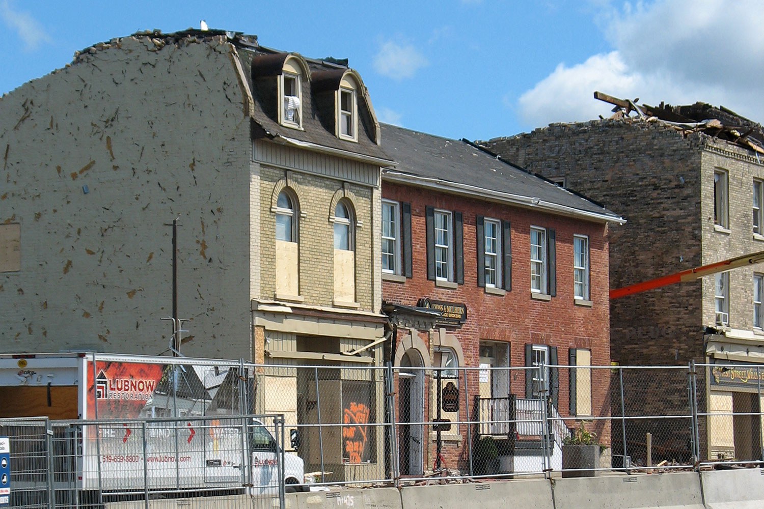 Le 50, rue West, à la suite de la tornade (Photo avec l’aimable autorisation de Bob Davis)