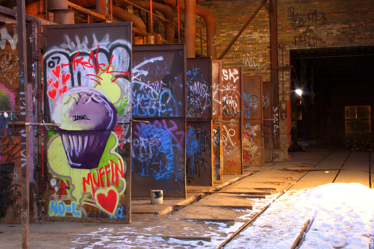 Mur après mur, four après four, on trouve des milliers de graffitis artistiques de types, styles et techniques différents à Evergreen Brick Works, certains datant du début des années 1980 (Photo : Michelle Scrivener)