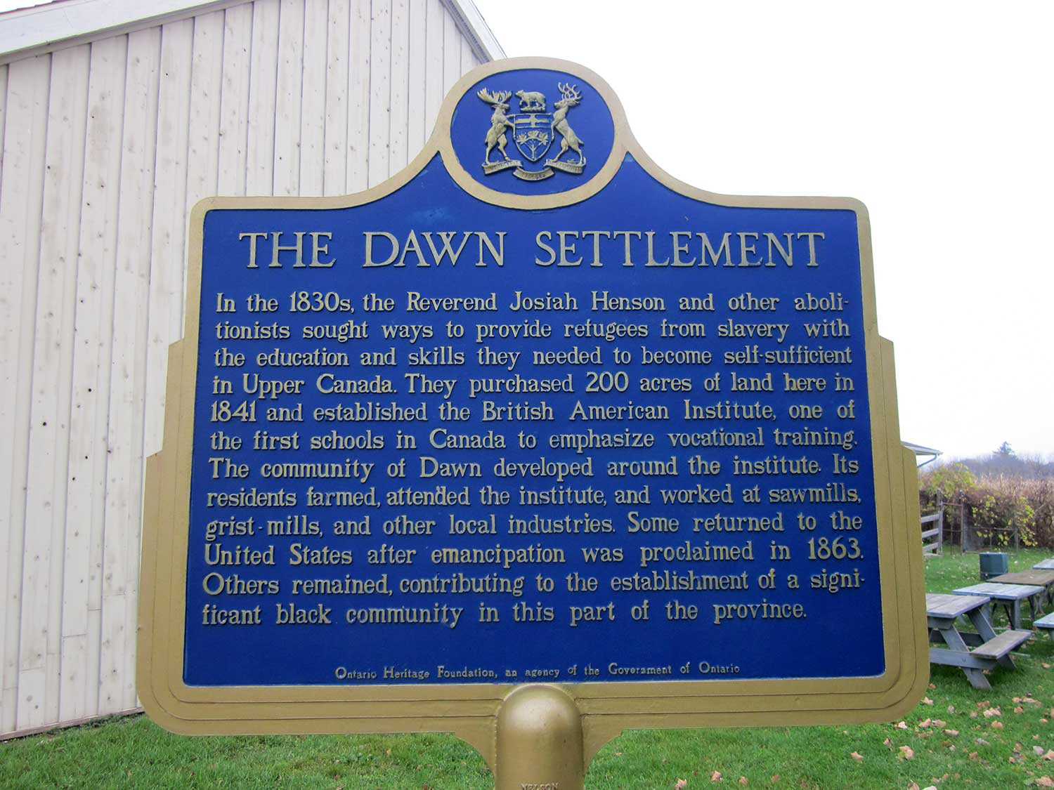 Plaque provinciale de la Fiducie du patrimoine ontarien commémorant la Colonie de Dawn