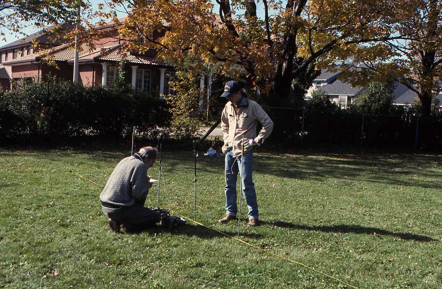 Plusieurs méthodes géophysiques ont été employées dans la propriété Chedoke de la Fiducie, à Hamilton, y compris la tomographie de résistivité électrique (voir la photo), le magnétomètre et le sondage électromagnétique.