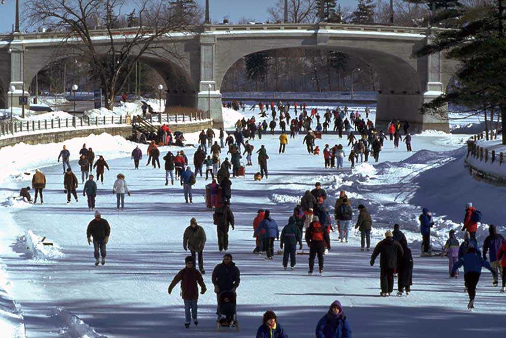 Le canal Rideau d’Ottawa – site du patrimoine mondial – offre des divertissements tout au long de l’année. © Tourisme Ontario 2008
