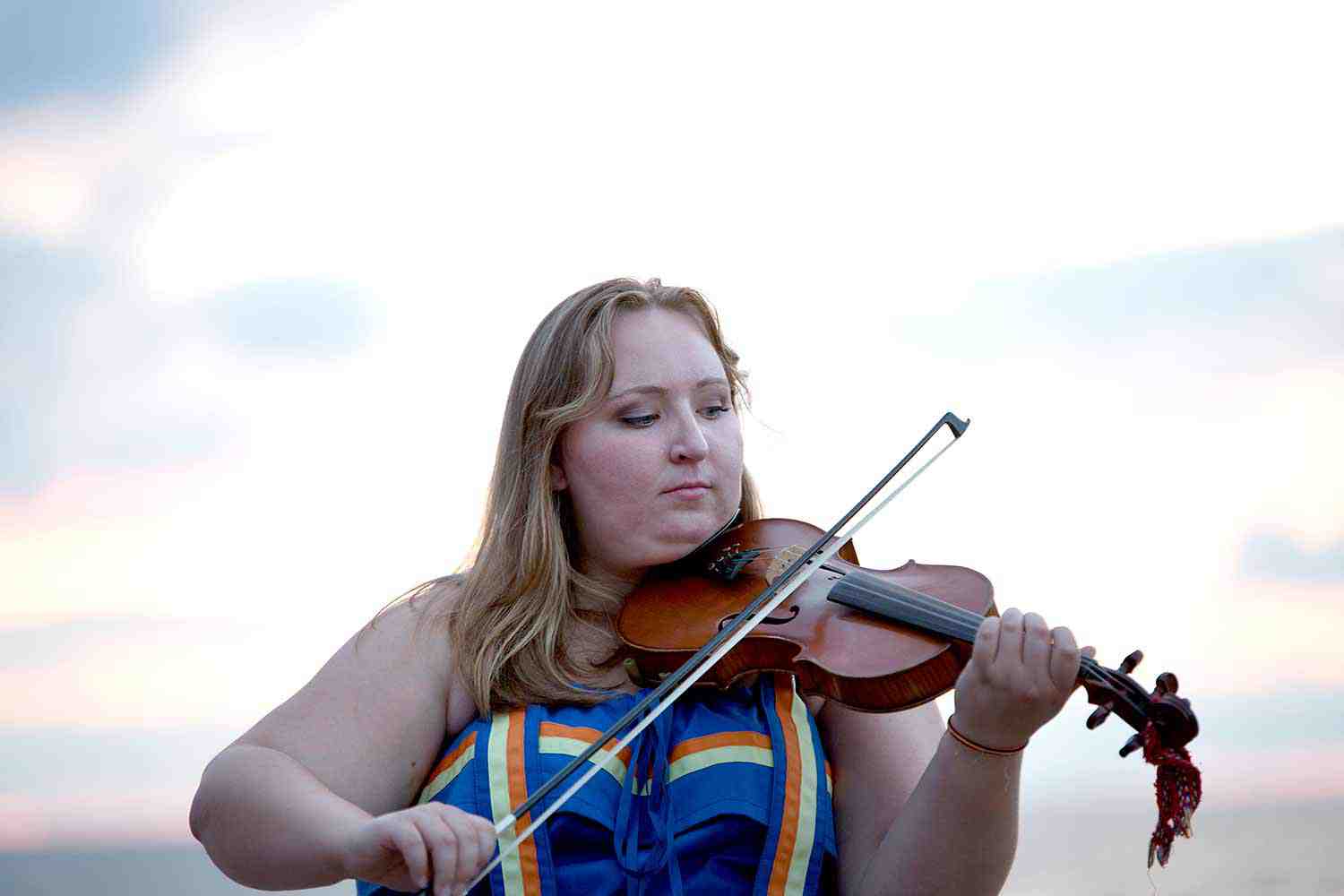 Femme du Métis Nation of Ontario jouant du violon (Photo : Métis Nation of Ontario)