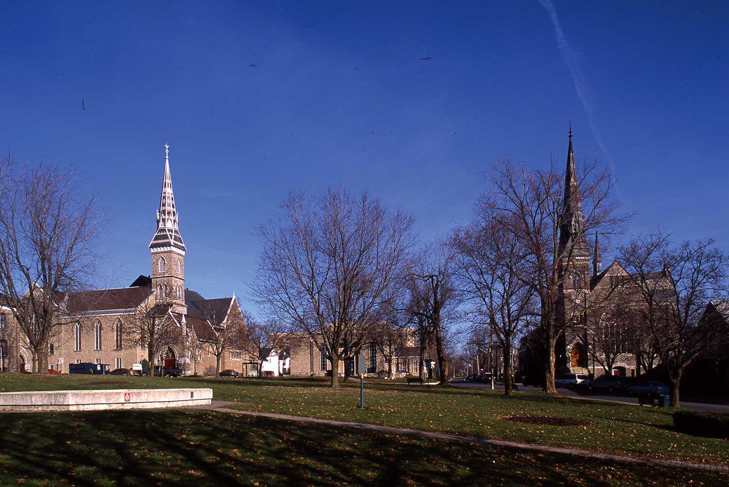 Le Court House Square de Brockville offre un excellent exemple du style gothique non conformiste dans un environnement urbain