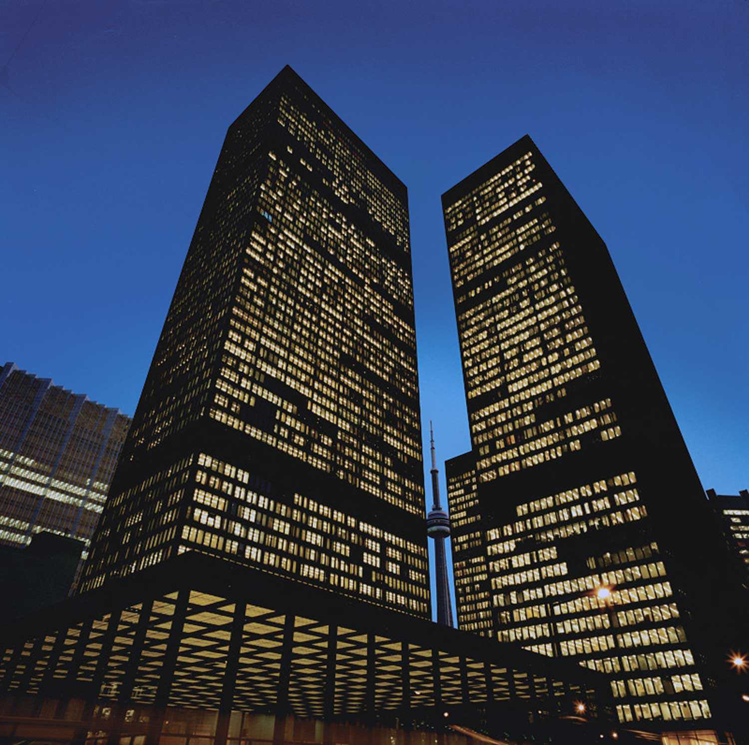 Maintenir l’équilibre : L’architecture moderne du Centre Toronto-Dominion fait partie du patrimoine architectural diversifié de l’Ontario. (Utilisation des droits d’auteur permise par la société Cadillac Fairview Ltée.)