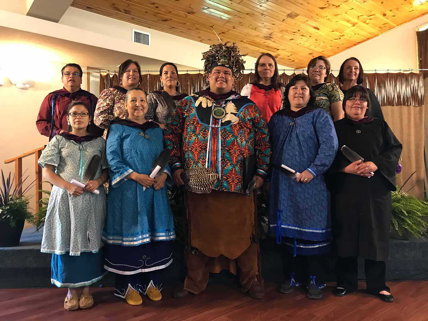 Convocation inaugurale des étudiants inscrits au baccalauréat ès arts en langues ogwehoweh de l’École polytechnique des Six nations, 7 juin 2017. (Photo : École polytechnique des Six nations)