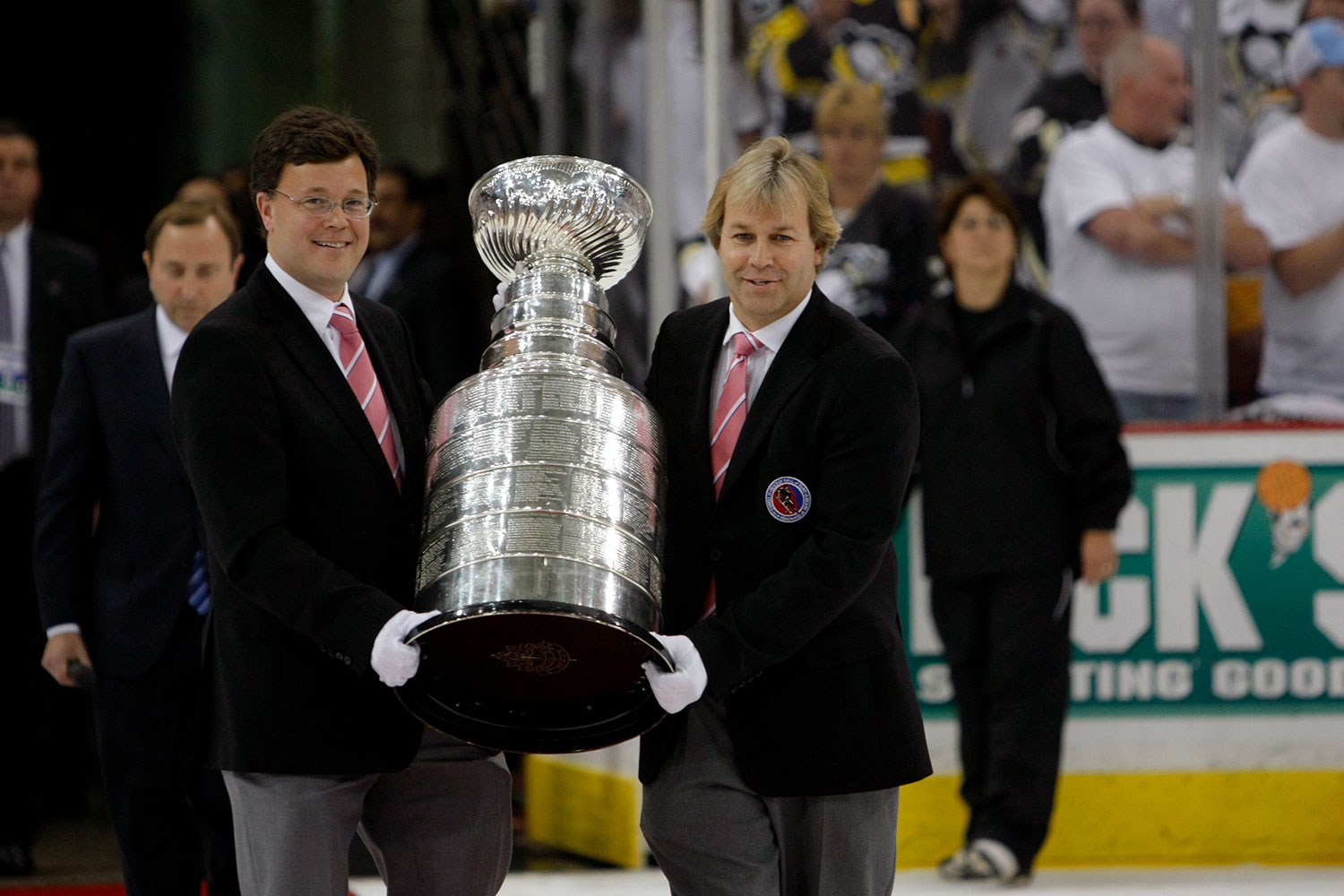 Craig Campbell et Philip Pritchard, gardiens de la coupe Stanley