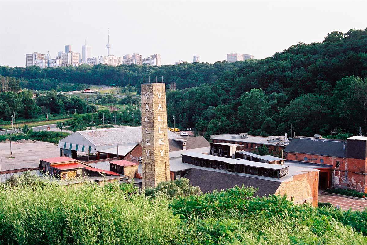 Vue du site de Don Valley Brick Works, direction sud (Photo avec la permission d’Evergreen)