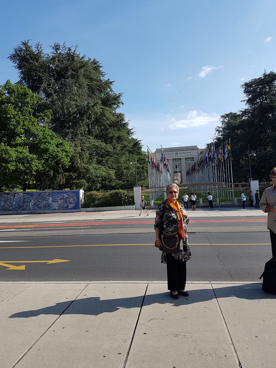 Raheel Raza devant l’Office des Nations Unies à Genève