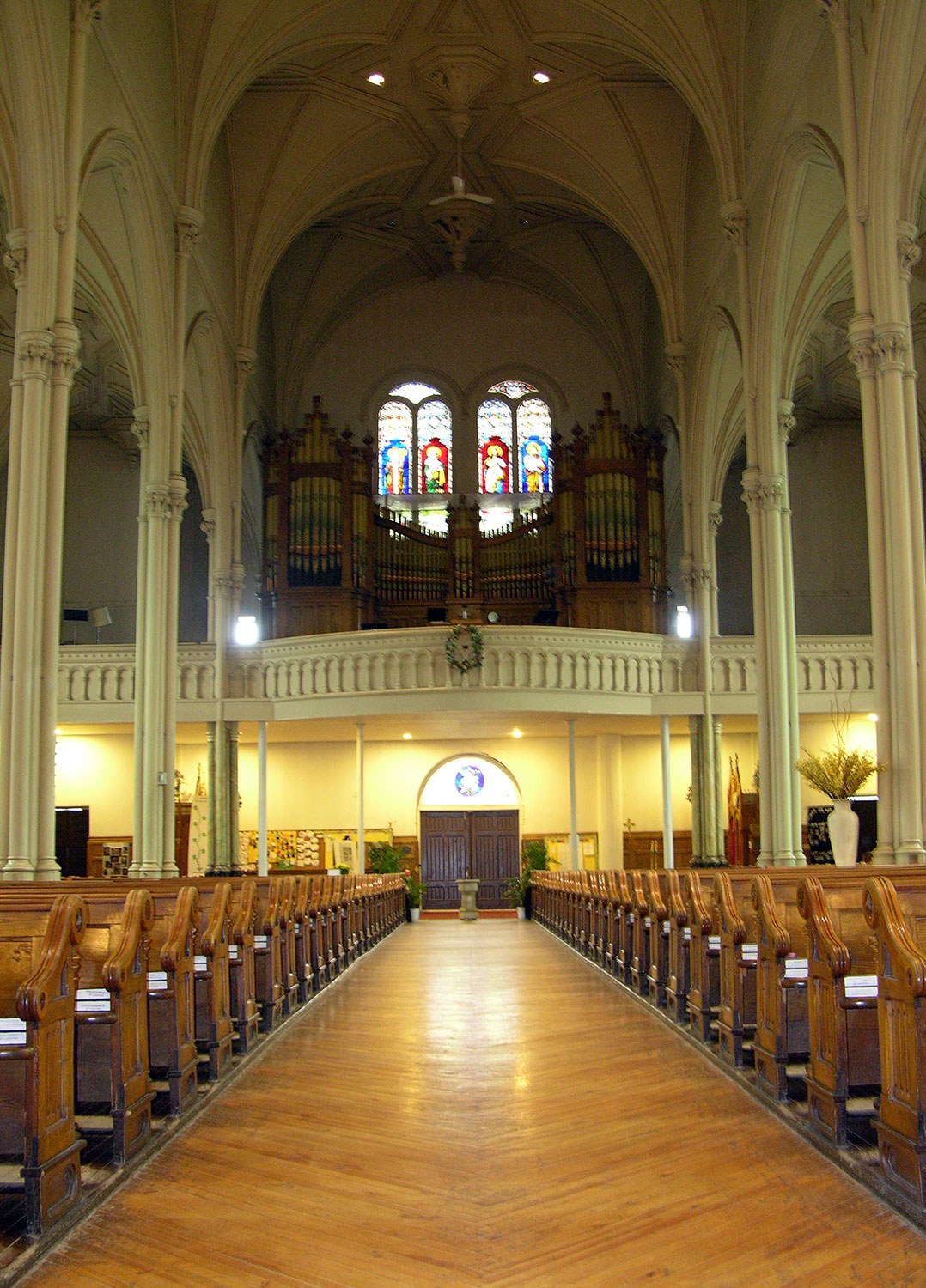 Des églises ont également été transformées avec succès en salles de théâtre. La St. Brigid’s Church (que l’on peut voir sur cette photo), à Ottawa, est utilisée depuis peu pour accueillir diverses représentations publiques.